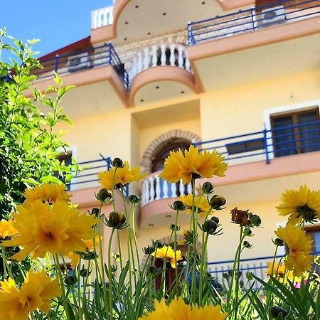 Vila Laura Pasha Villa Ксамил Екстериор снимка