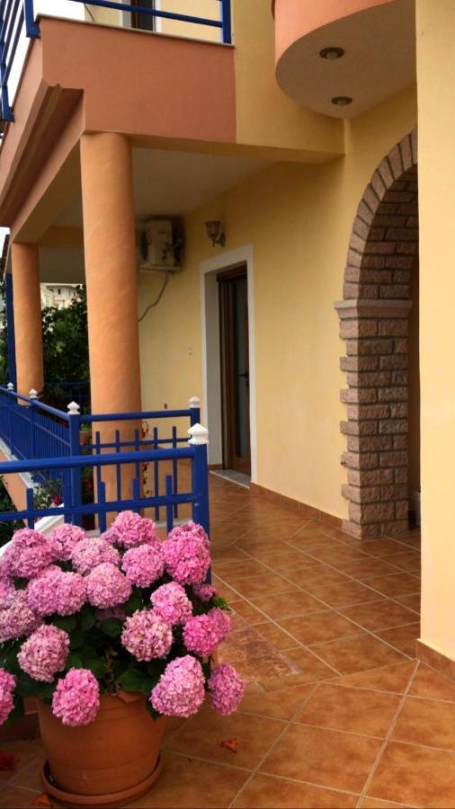 Vila Laura Pasha Villa Ксамил Екстериор снимка