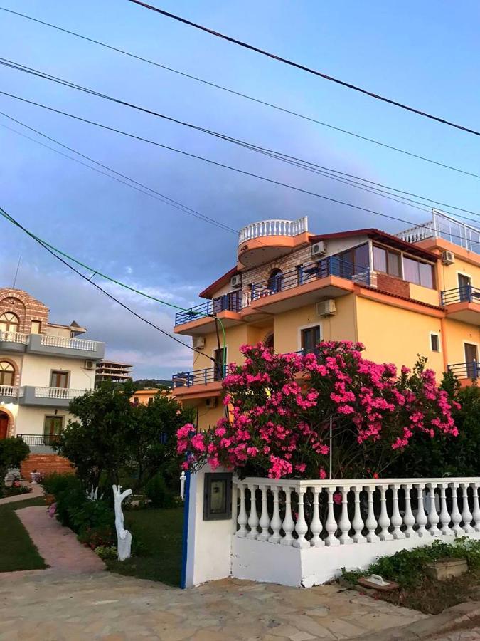 Vila Laura Pasha Villa Ксамил Екстериор снимка