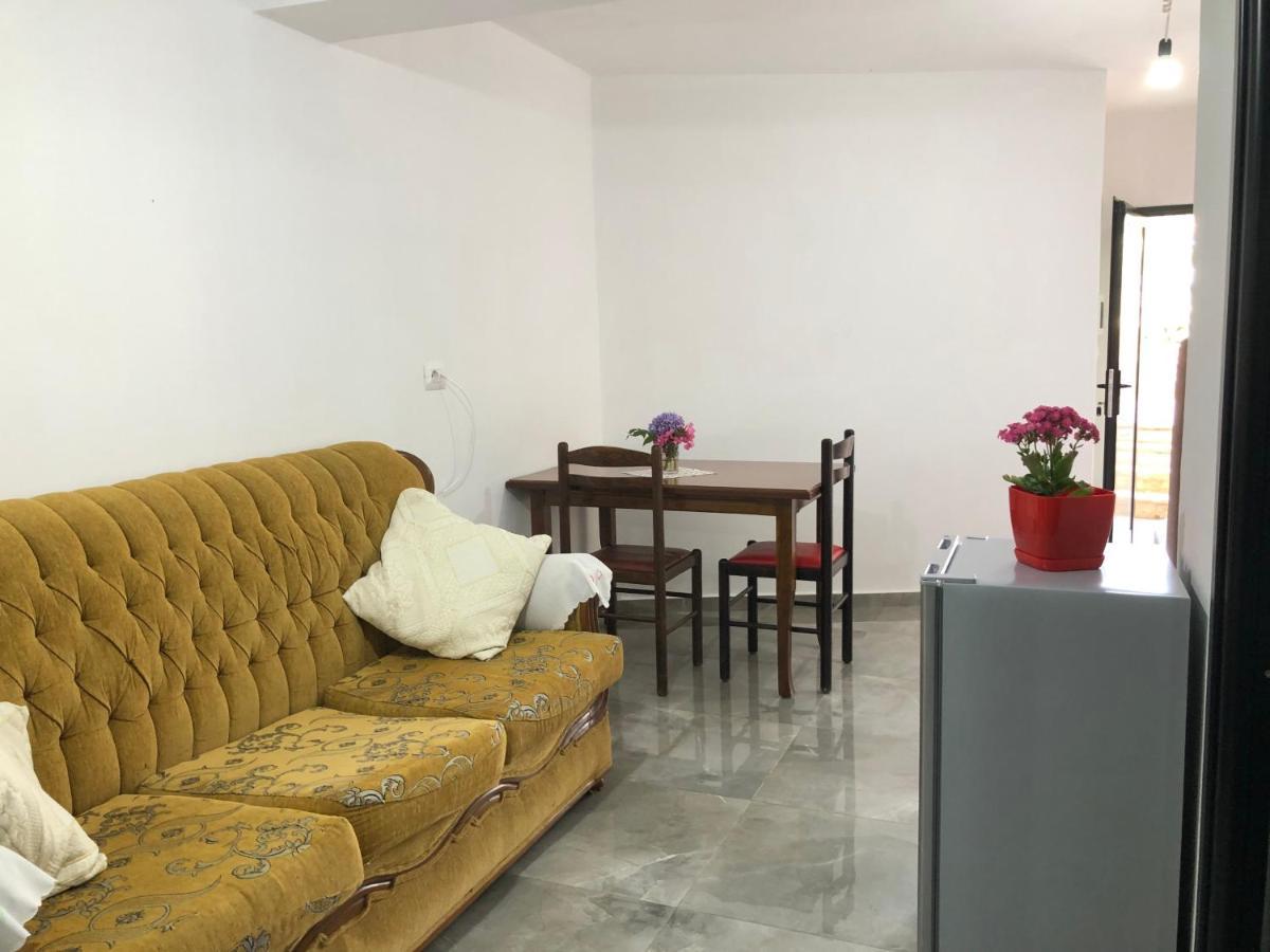 Vila Laura Pasha Villa Ксамил Екстериор снимка