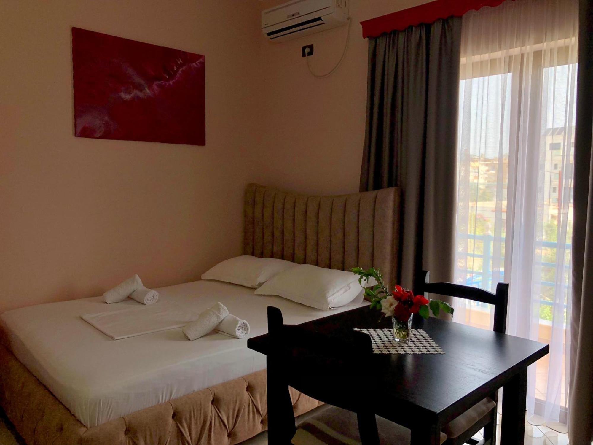 Vila Laura Pasha Villa Ксамил Екстериор снимка
