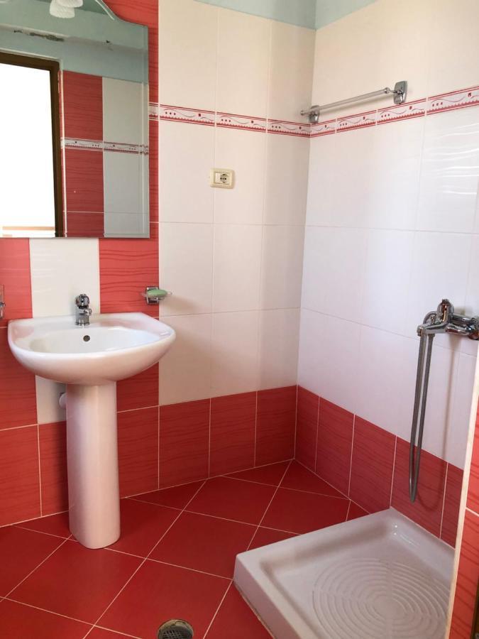 Vila Laura Pasha Villa Ксамил Екстериор снимка