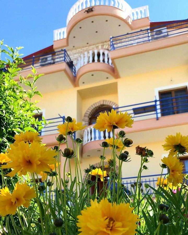 Vila Laura Pasha Villa Ксамил Екстериор снимка