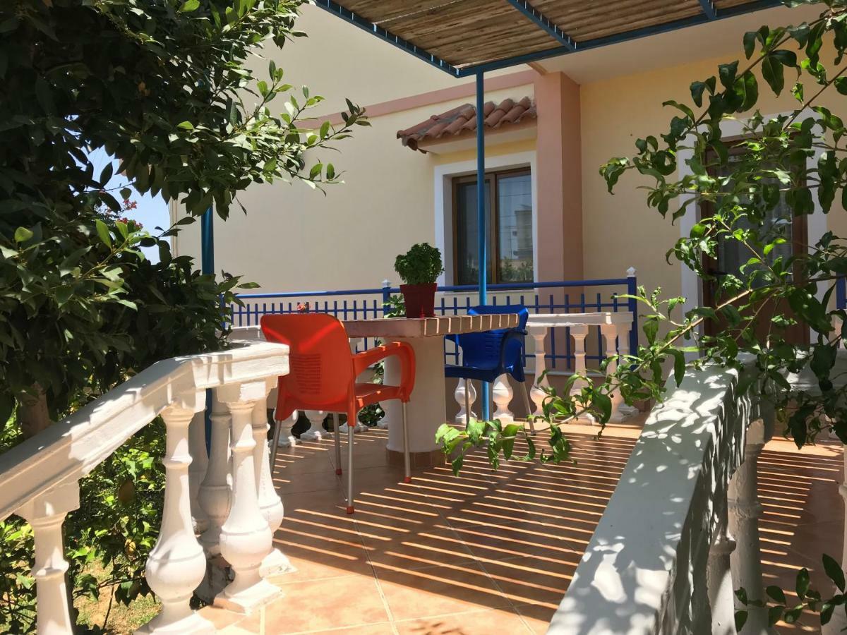 Vila Laura Pasha Villa Ксамил Екстериор снимка