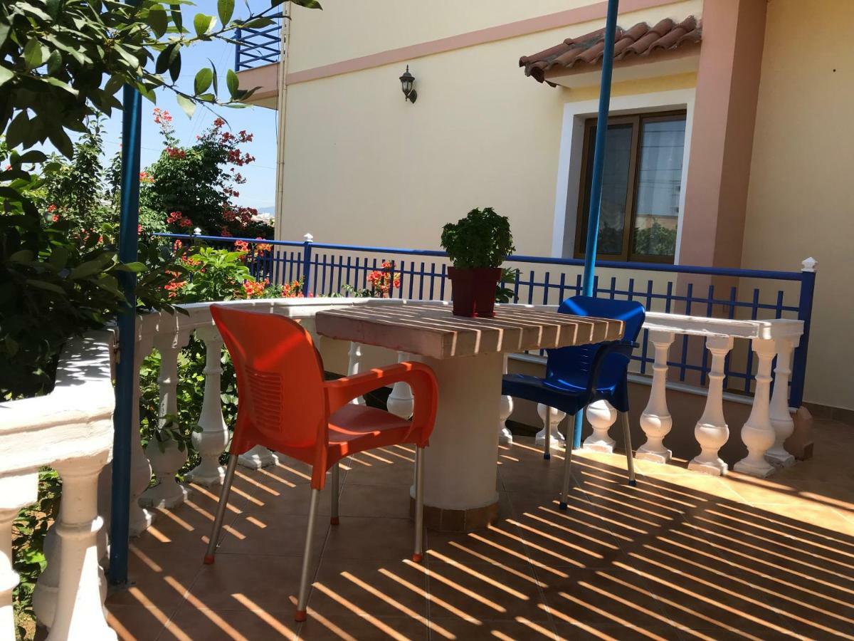 Vila Laura Pasha Villa Ксамил Екстериор снимка
