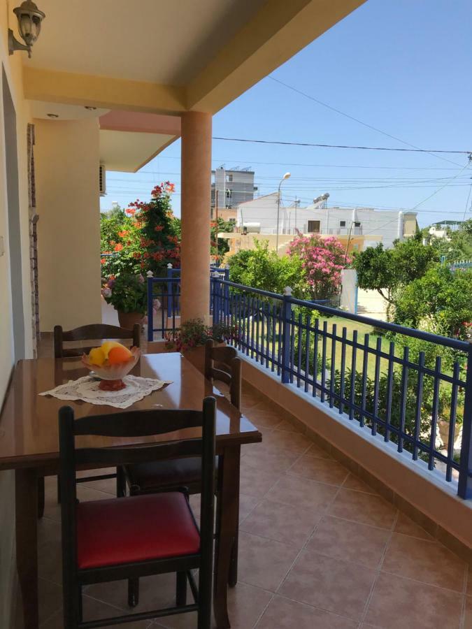 Vila Laura Pasha Villa Ксамил Екстериор снимка