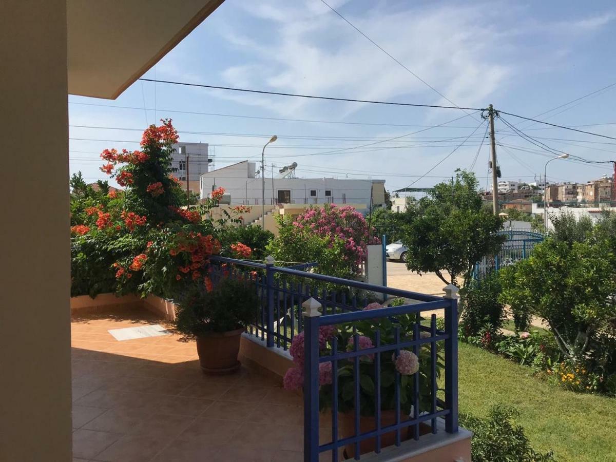 Vila Laura Pasha Villa Ксамил Екстериор снимка